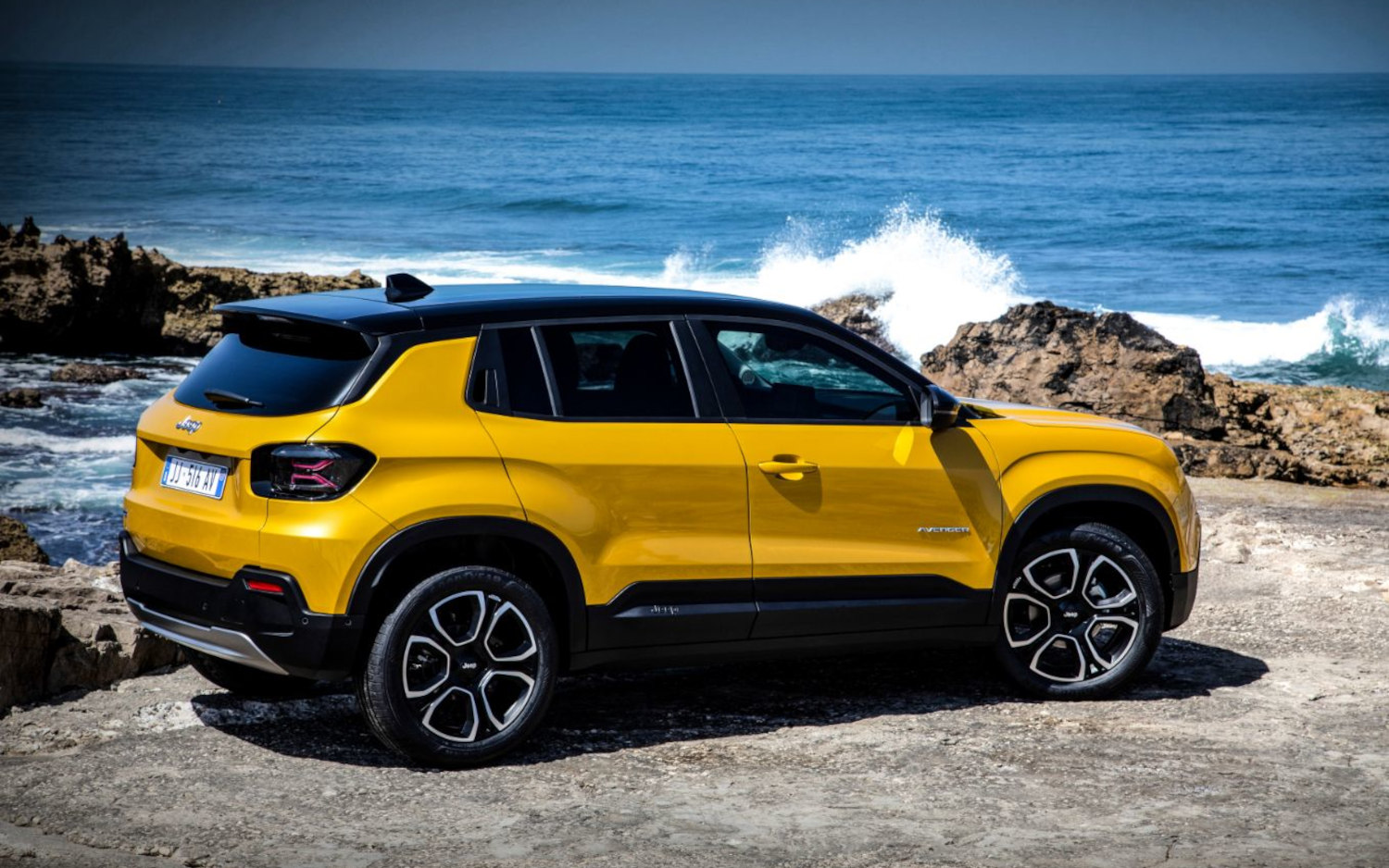 Jeep Avenger LONGITUDE EV 2024 SUV Drive